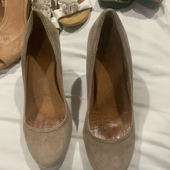 For sale Clarks suede brown wedges - Picture 3 of 3